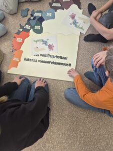 lapset tekevät tehtäviä